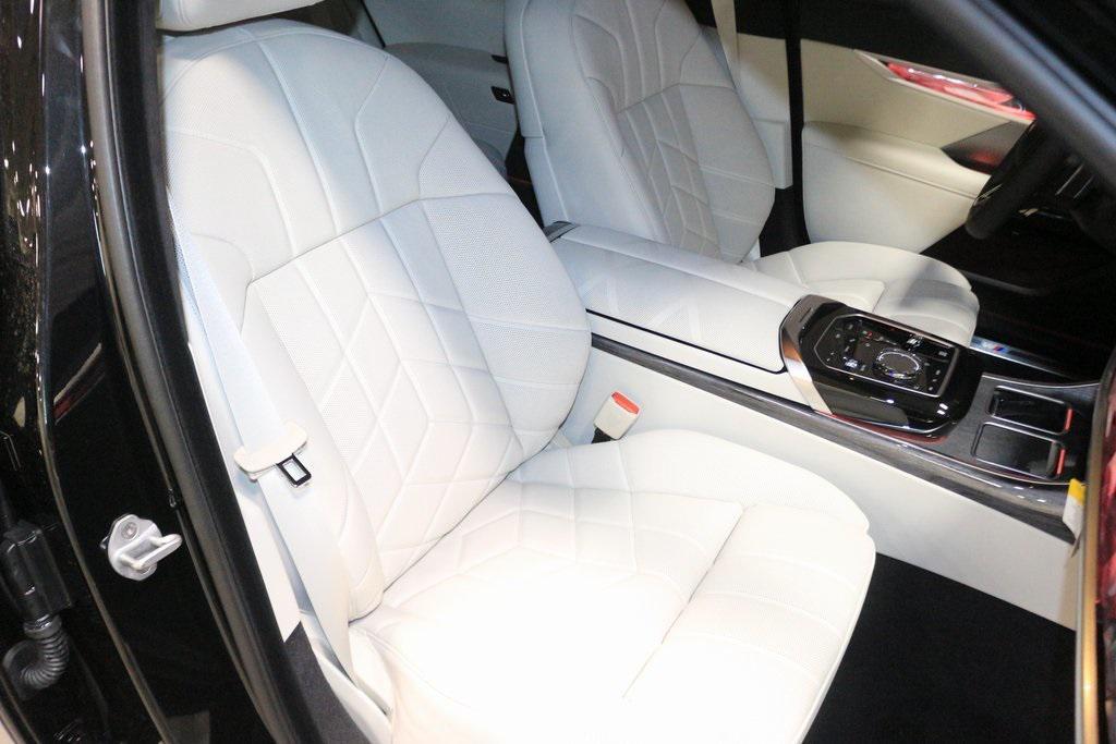 new 2025 BMW 760 car, priced at $137,270