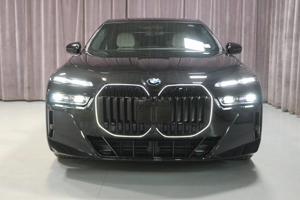 new 2025 BMW 760 car, priced at $137,270