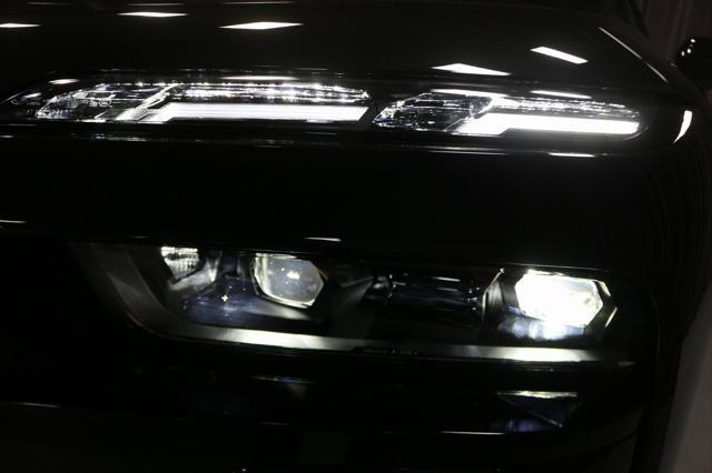 new 2025 BMW 760 car, priced at $137,270