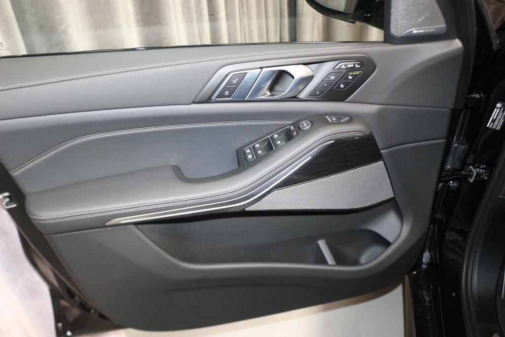 new 2026 BMW X7 car, priced at $100,260