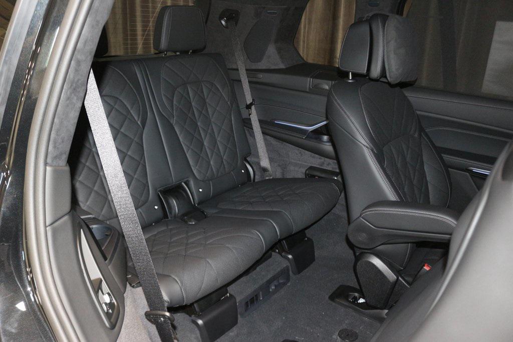 new 2026 BMW X7 car, priced at $100,260