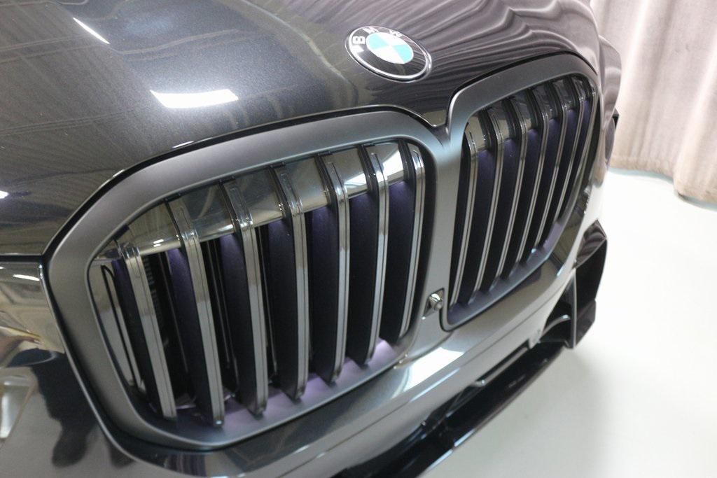new 2026 BMW X7 car, priced at $100,260