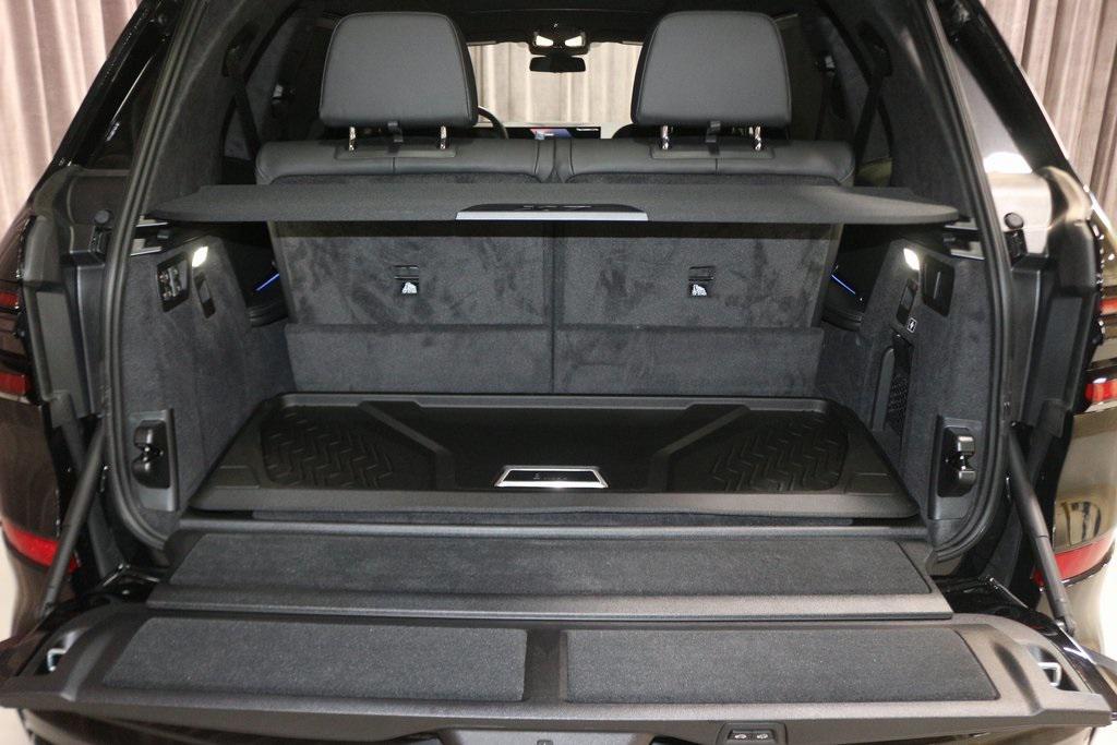 new 2026 BMW X7 car, priced at $100,260