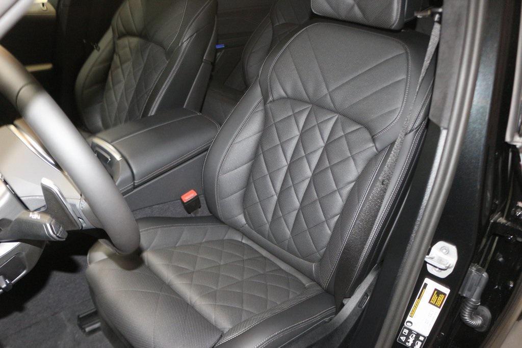new 2026 BMW X7 car, priced at $100,260