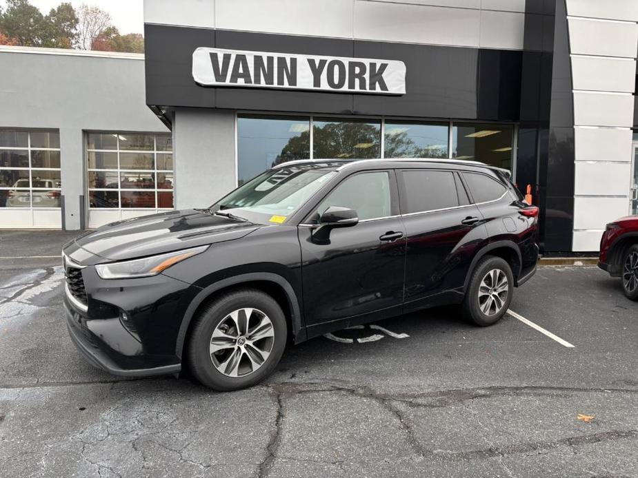 used 2021 Toyota Highlander car, priced at $31,241