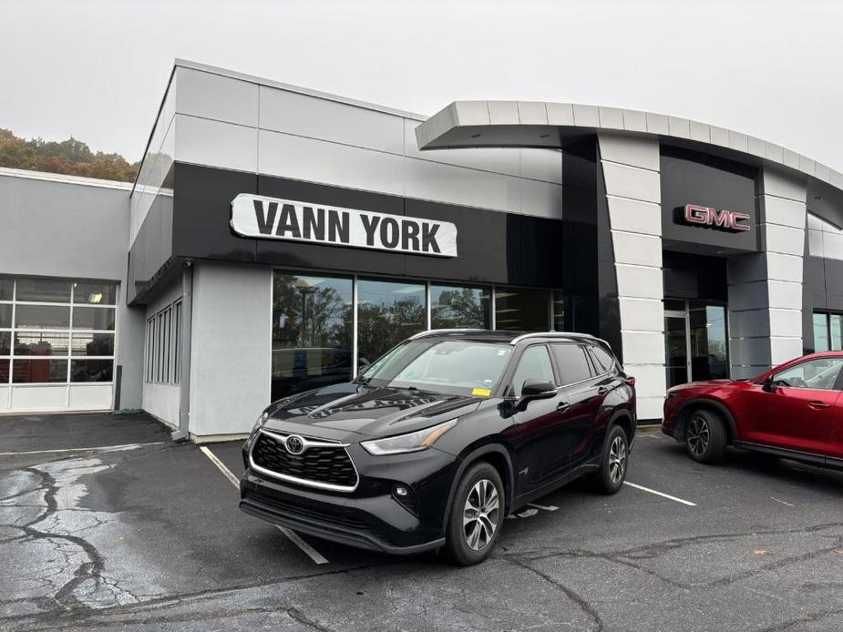 used 2021 Toyota Highlander car, priced at $31,241