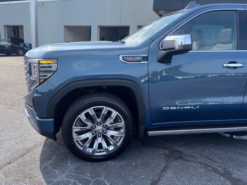 new 2025 GMC Sierra 1500 car, priced at $75,499