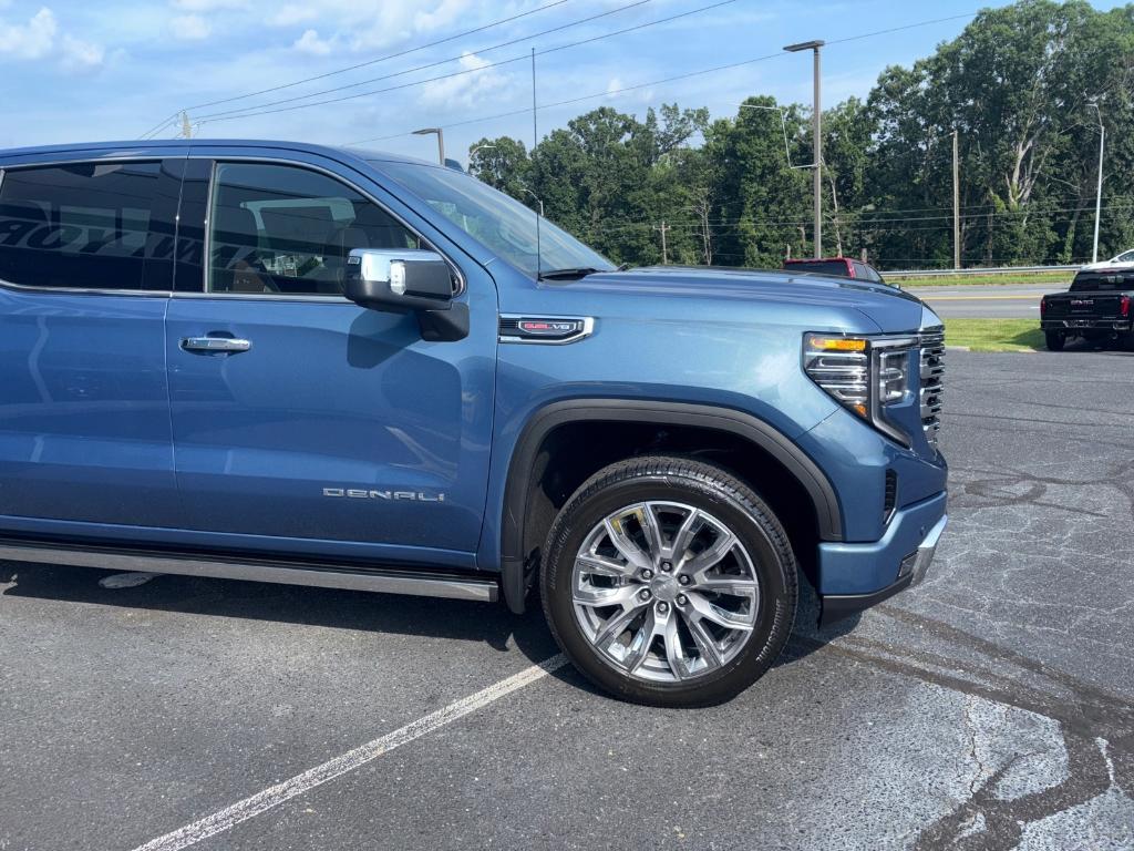 new 2025 GMC Sierra 1500 car, priced at $75,499
