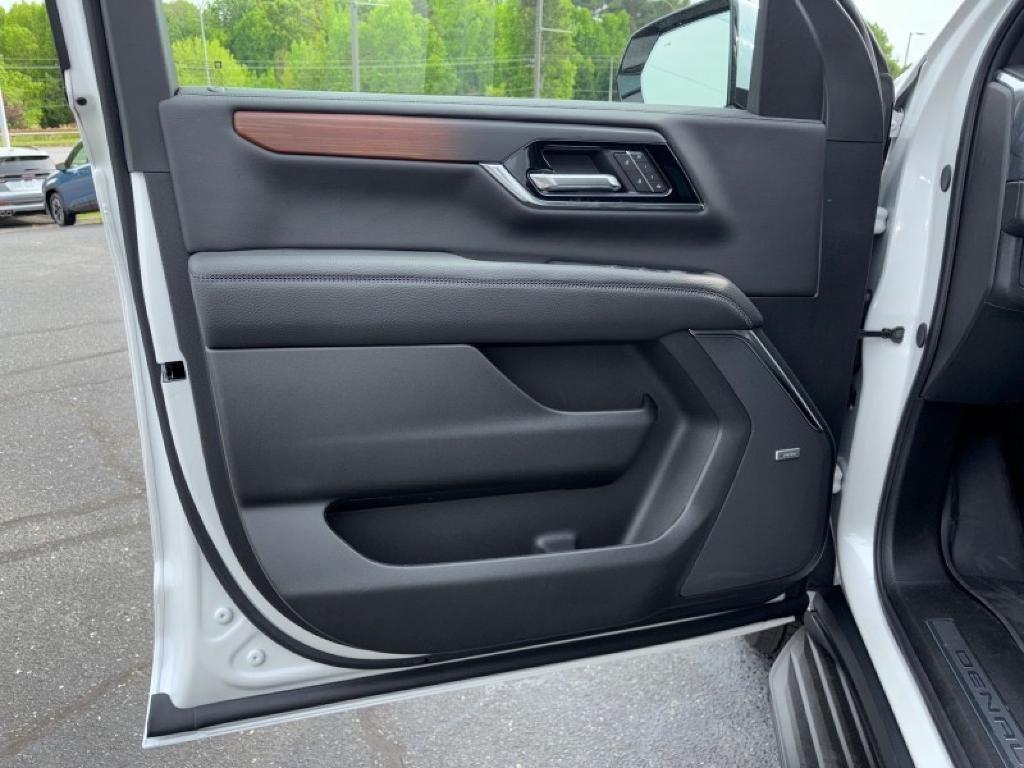 new 2025 GMC Yukon car, priced at $80,795