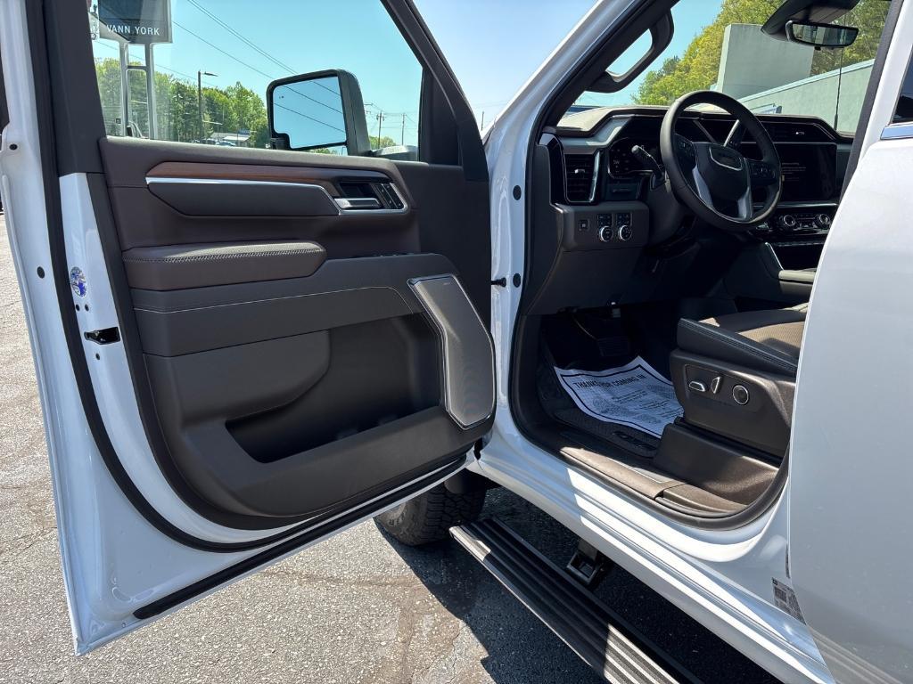 new 2025 GMC Sierra 2500 car, priced at $87,005
