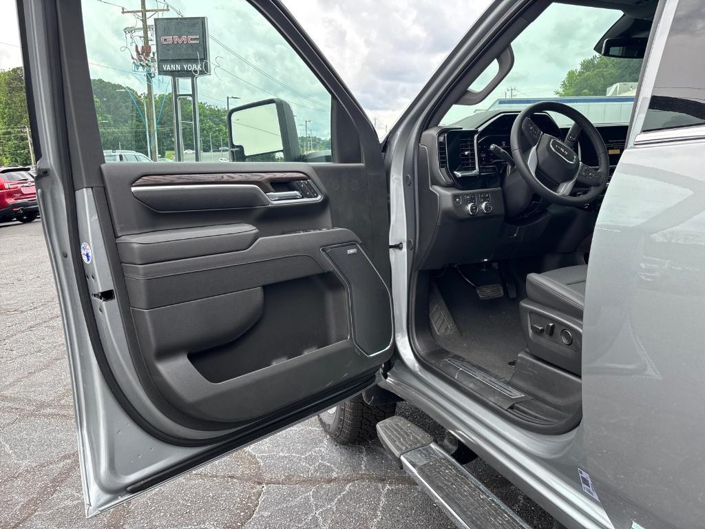 new 2025 GMC Sierra 2500 car, priced at $80,999