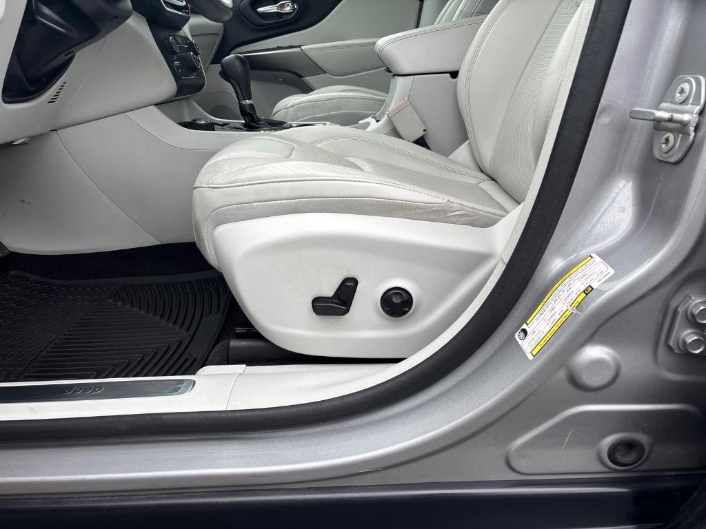 used 2019 Jeep Cherokee car, priced at $15,499