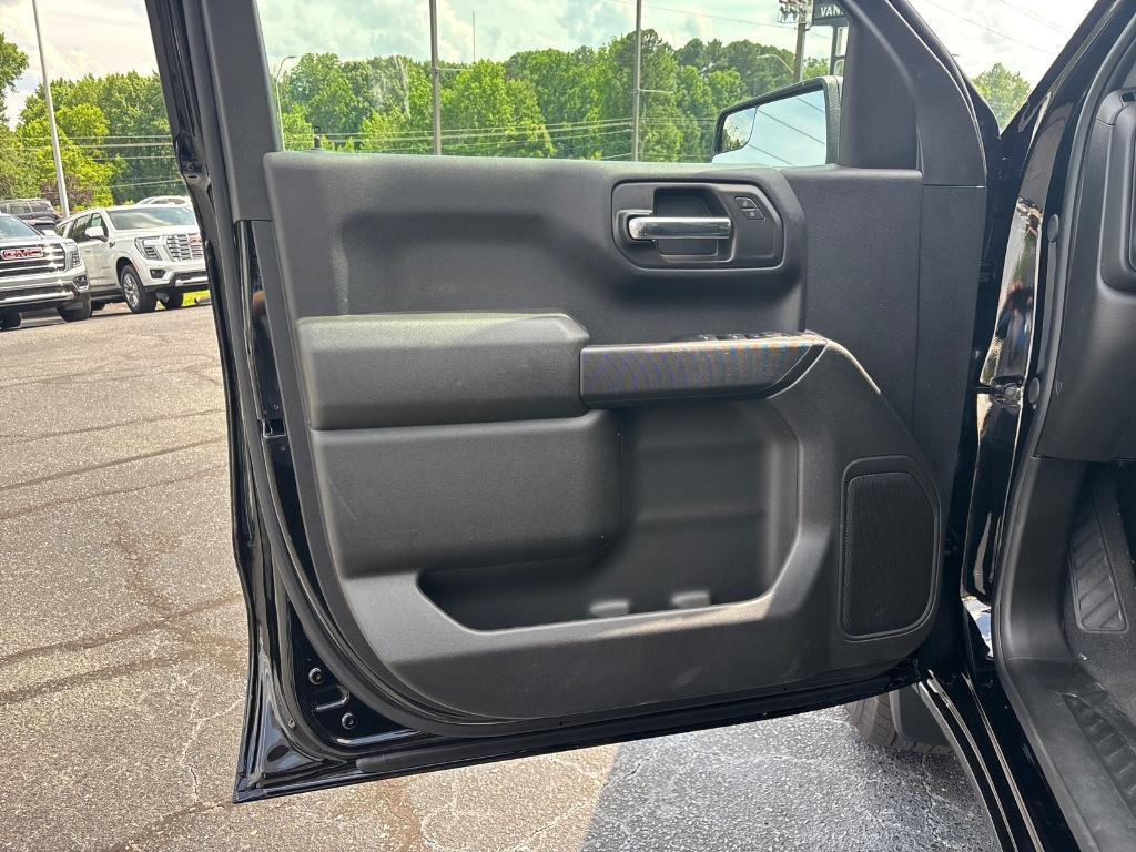 new 2025 GMC Sierra 1500 car, priced at $52,582