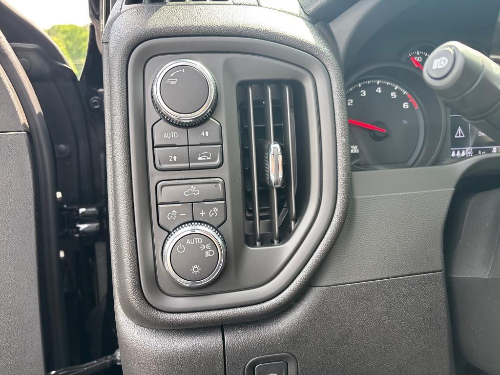 new 2025 GMC Sierra 1500 car, priced at $52,582