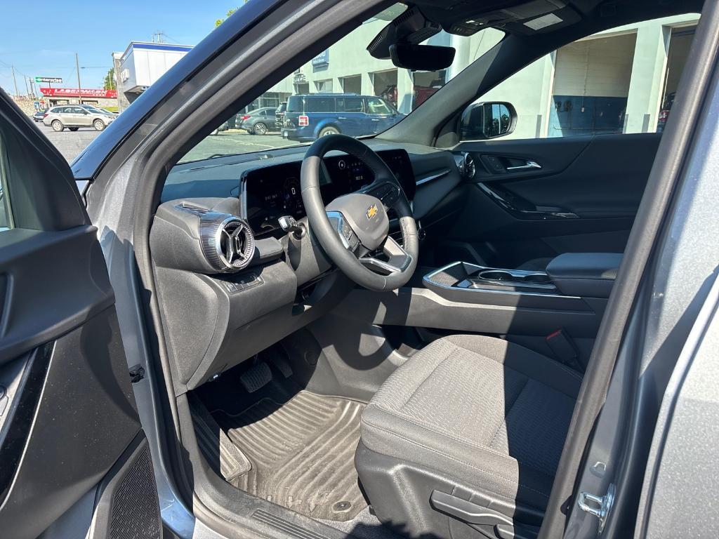 used 2025 Chevrolet Equinox car, priced at $28,993