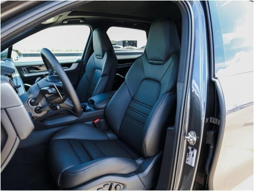 new 2025 Porsche Cayenne car