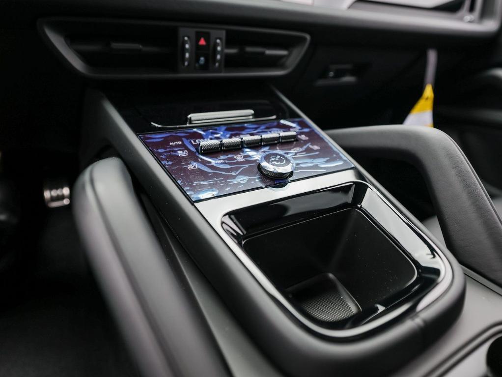 new 2025 Porsche Cayenne car