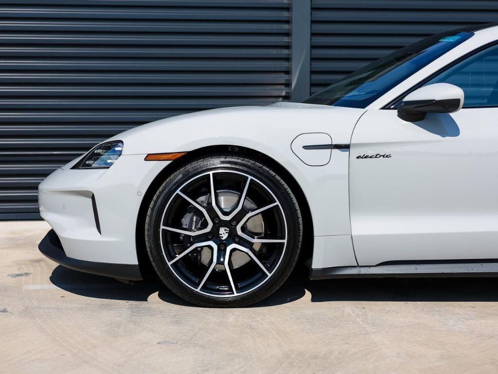 new 2026 Porsche Taycan car