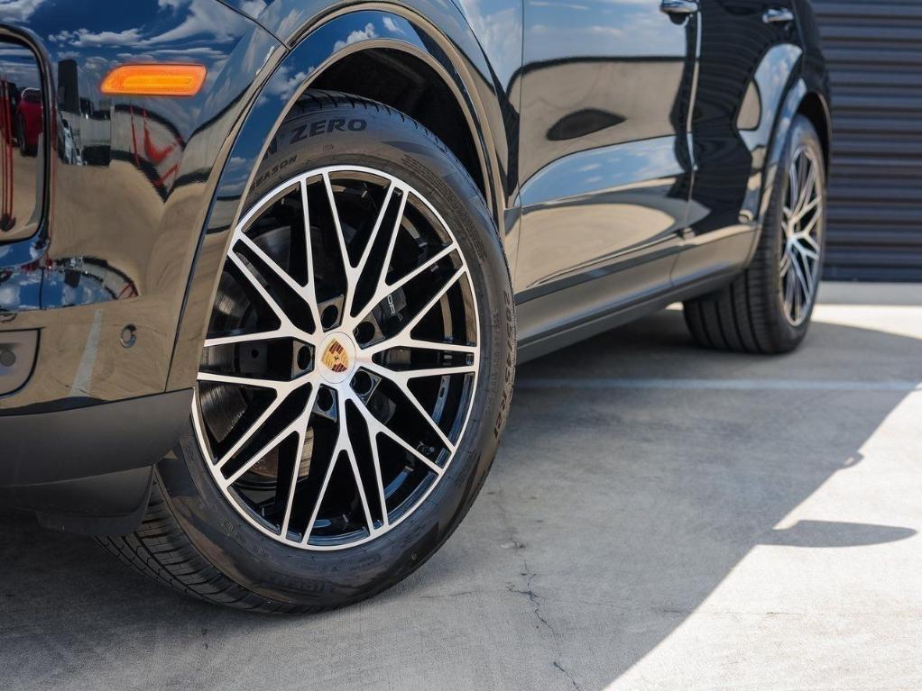 new 2025 Porsche Cayenne car