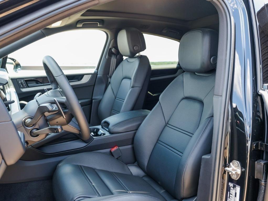 new 2025 Porsche Cayenne car