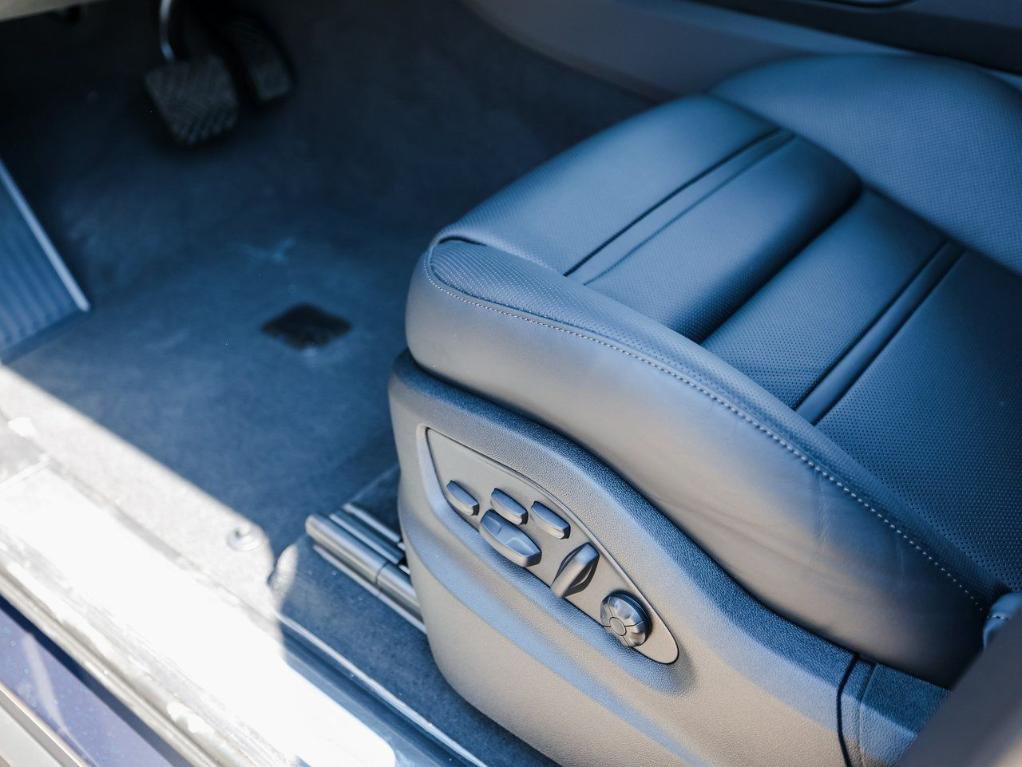 new 2025 Porsche Cayenne car