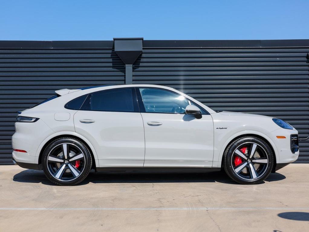 new 2025 Porsche Cayenne car