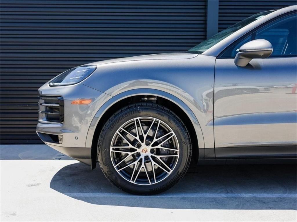 new 2025 Porsche Cayenne car
