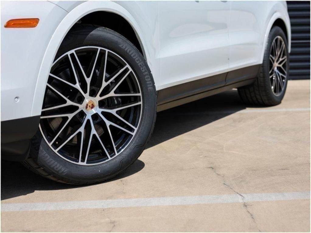 new 2025 Porsche Cayenne car