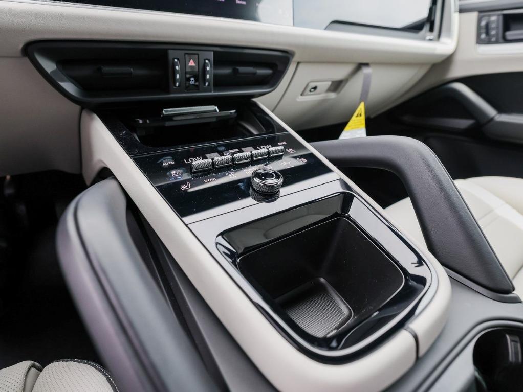 new 2025 Porsche Cayenne car