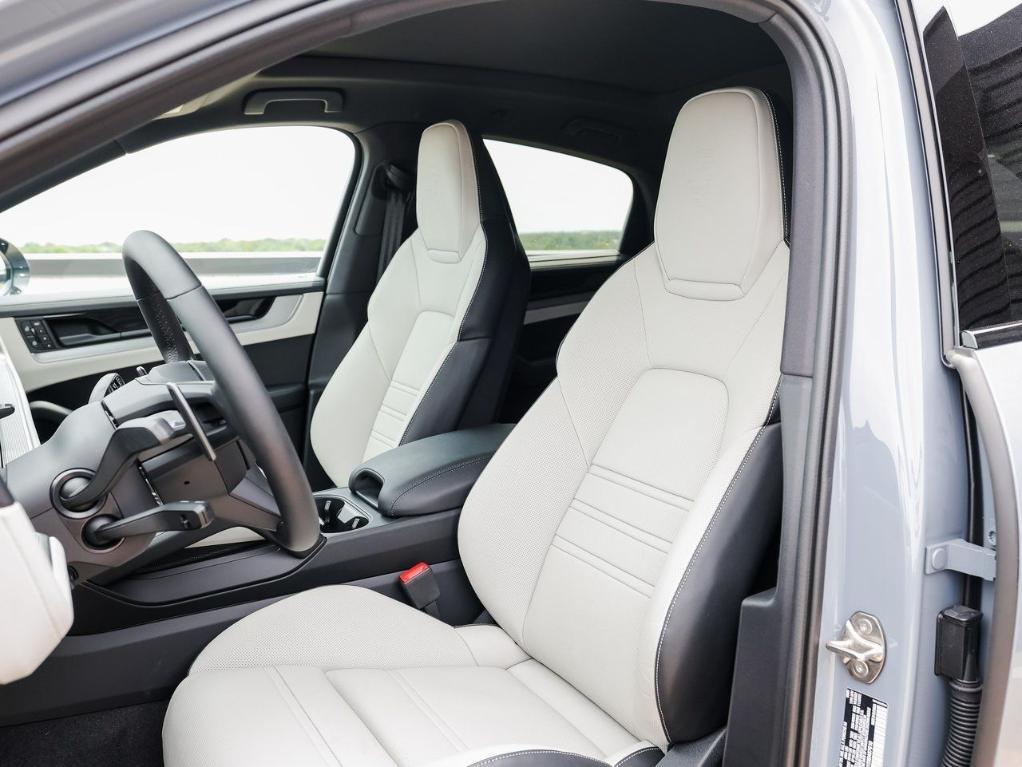 new 2025 Porsche Cayenne car