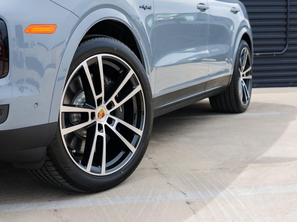 new 2025 Porsche Cayenne car