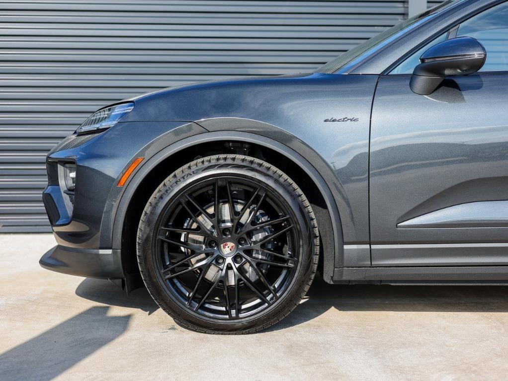 new 2025 Porsche Macan car