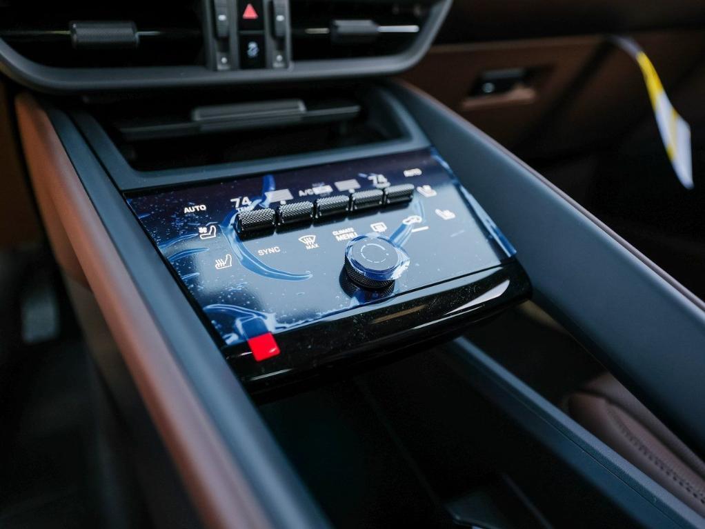 new 2025 Porsche Macan car