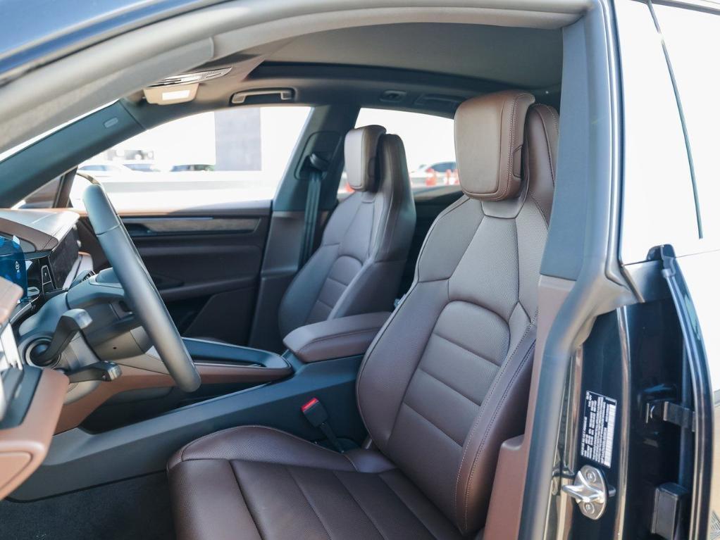 new 2025 Porsche Macan car