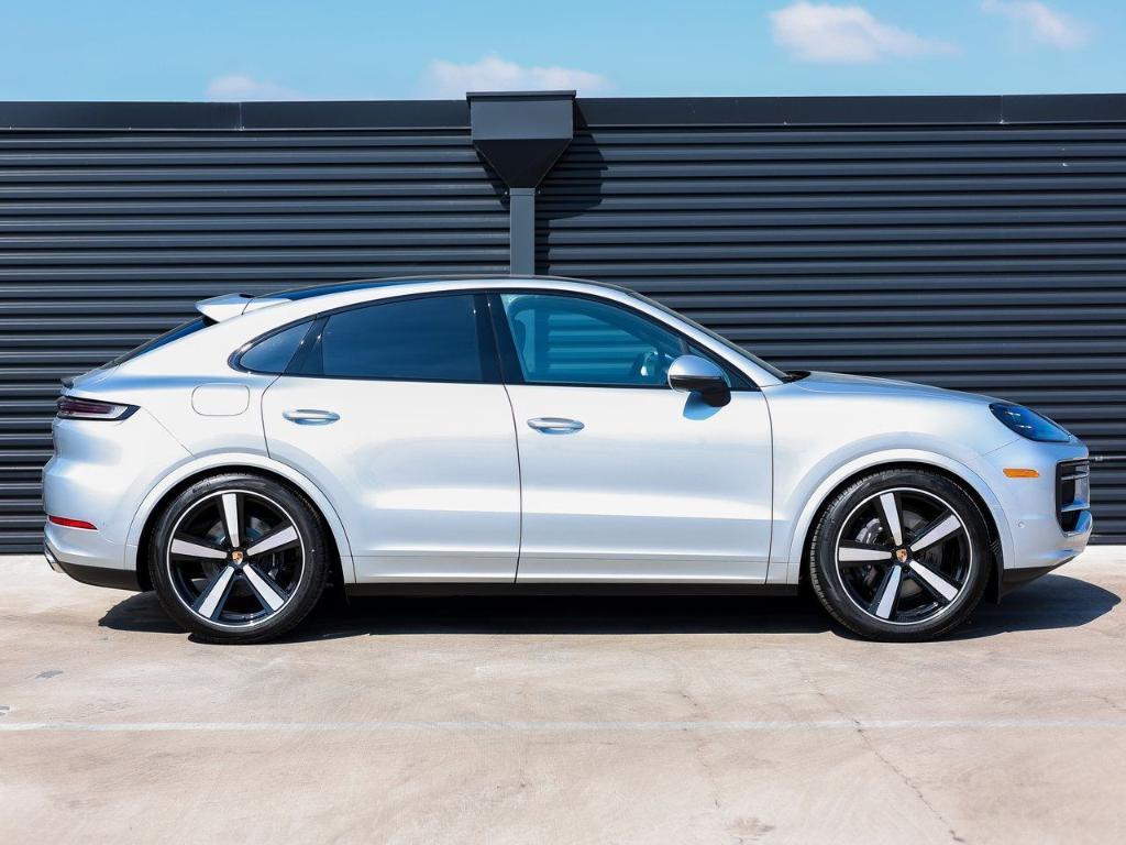 new 2025 Porsche Cayenne car