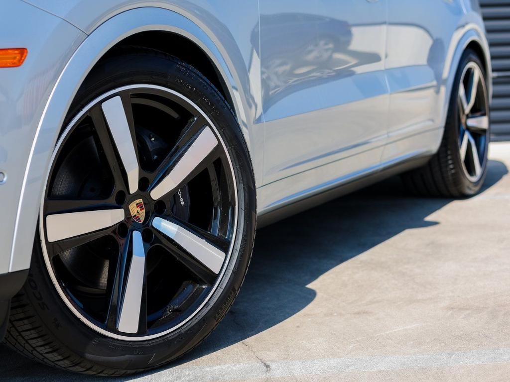 new 2025 Porsche Cayenne car