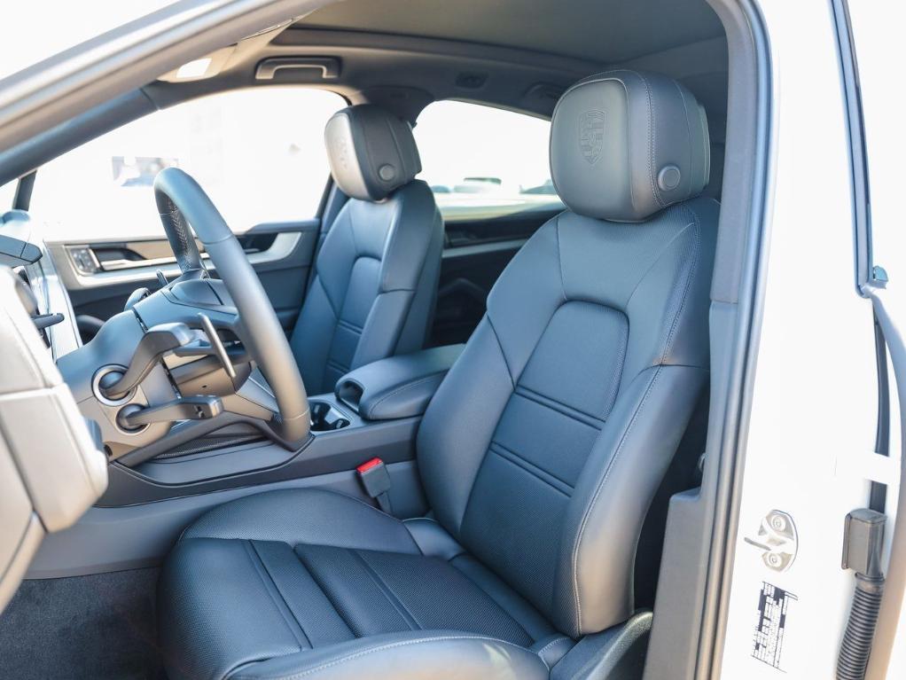 new 2025 Porsche Cayenne car