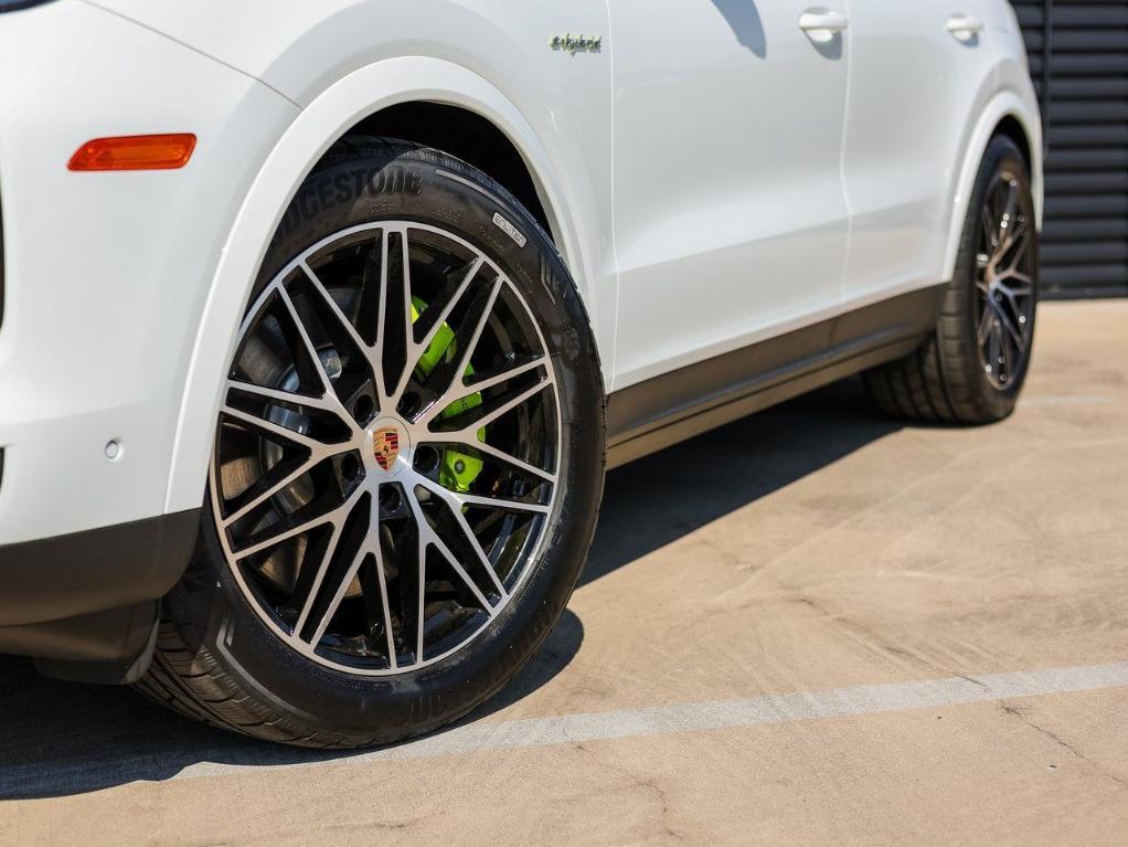 new 2025 Porsche Cayenne car
