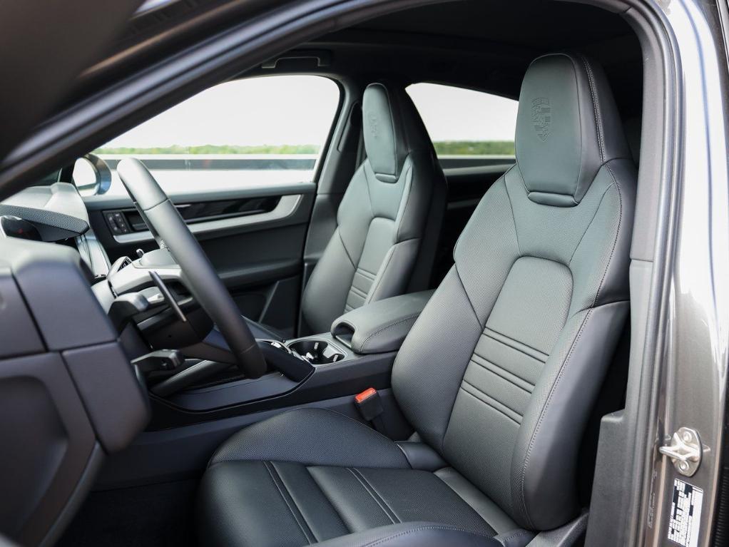 new 2025 Porsche Cayenne car