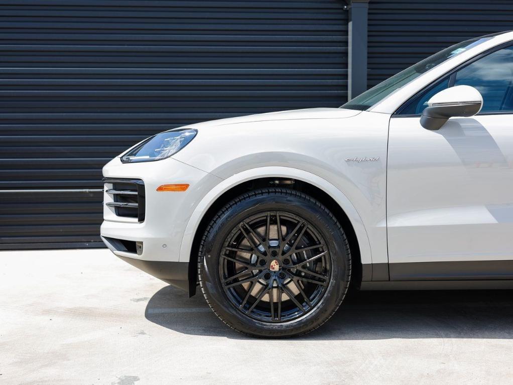 new 2025 Porsche Cayenne car