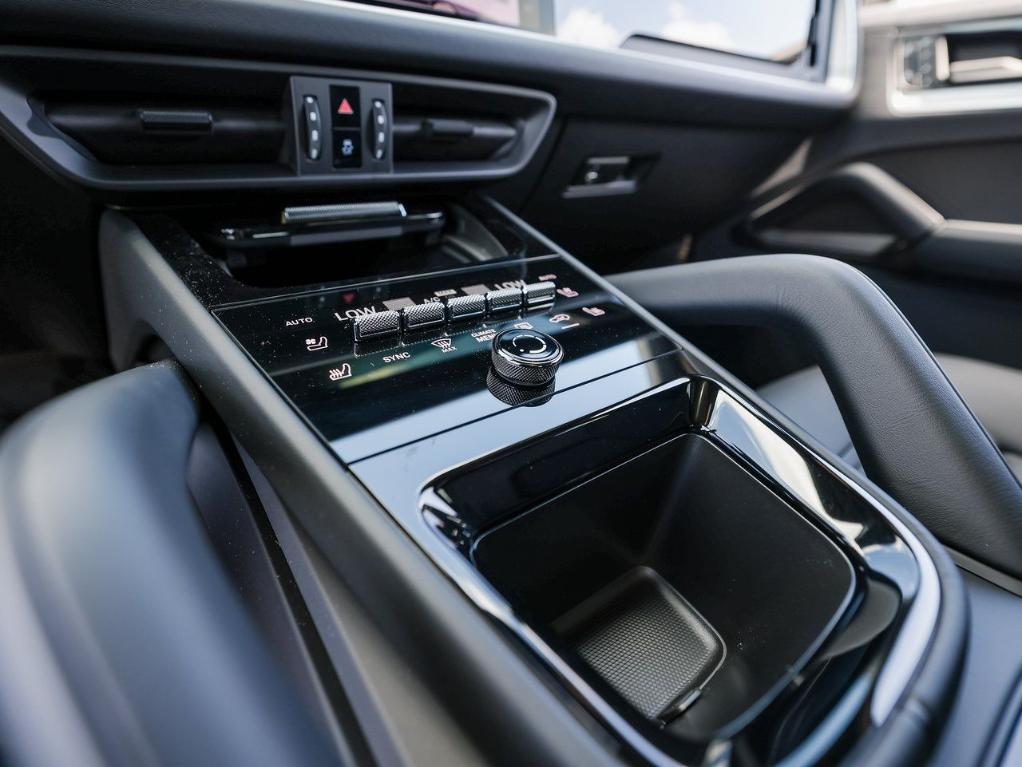 new 2025 Porsche Cayenne car