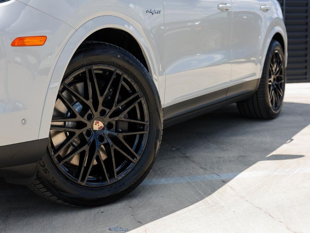 new 2025 Porsche Cayenne car