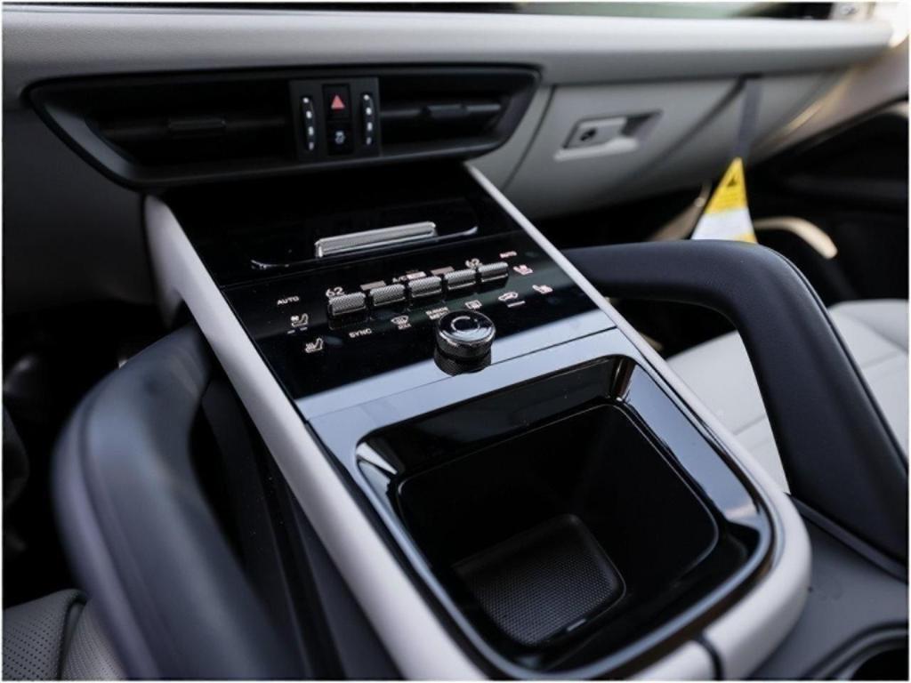 new 2025 Porsche Cayenne car