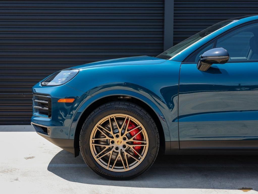 new 2025 Porsche Cayenne car