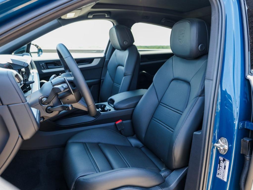 new 2025 Porsche Cayenne car