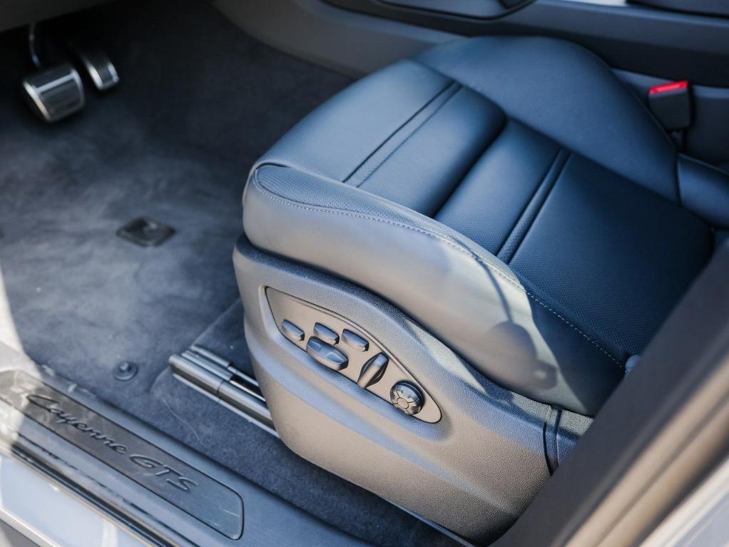 new 2026 Porsche Cayenne car