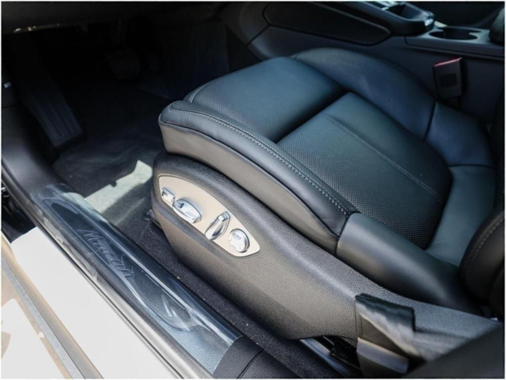 new 2025 Porsche Macan car