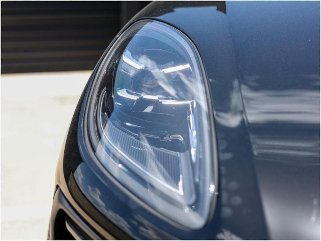 new 2025 Porsche Macan car