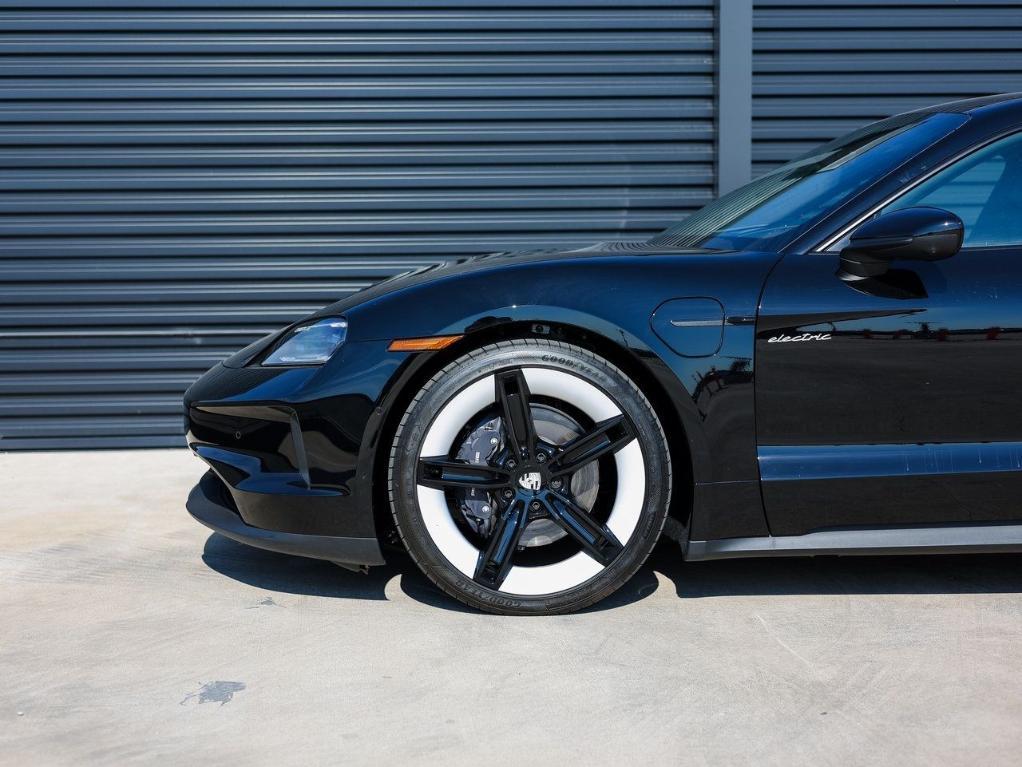 new 2025 Porsche Taycan car