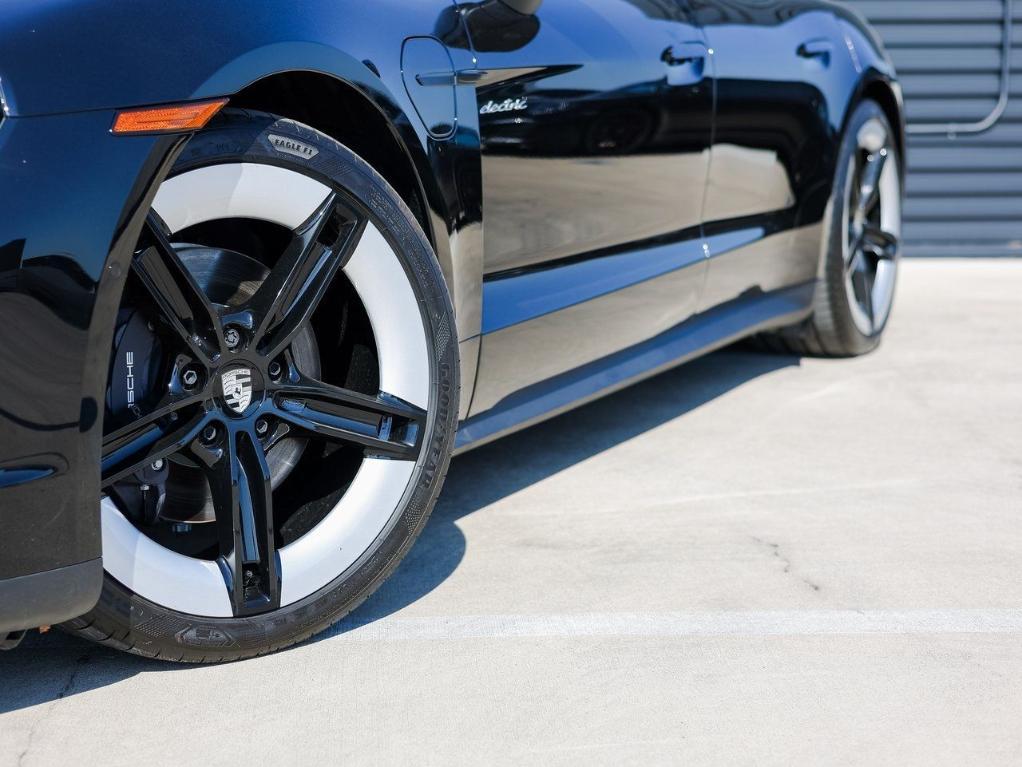 new 2025 Porsche Taycan car